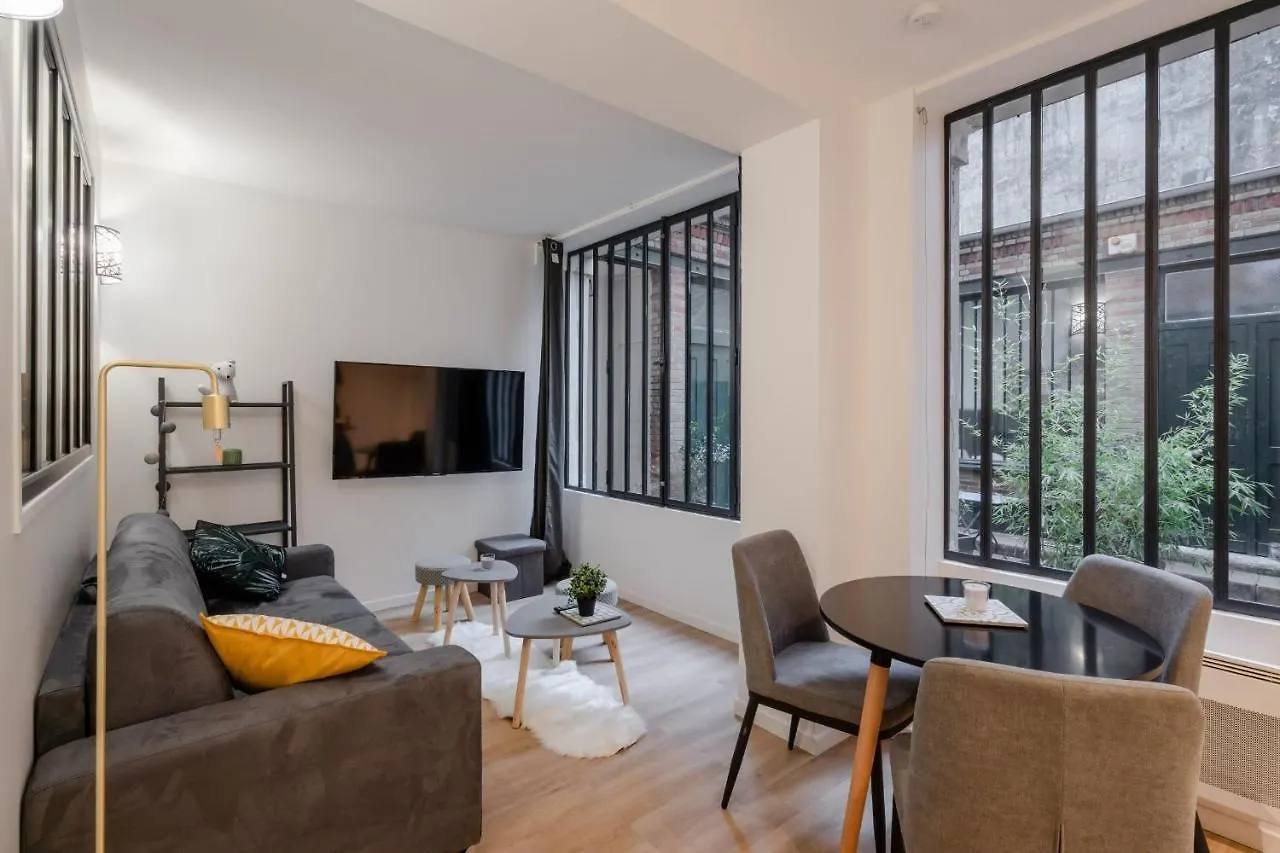 Cosy Apartment - Gare De L\'Est - Paris Center - Republique contacts